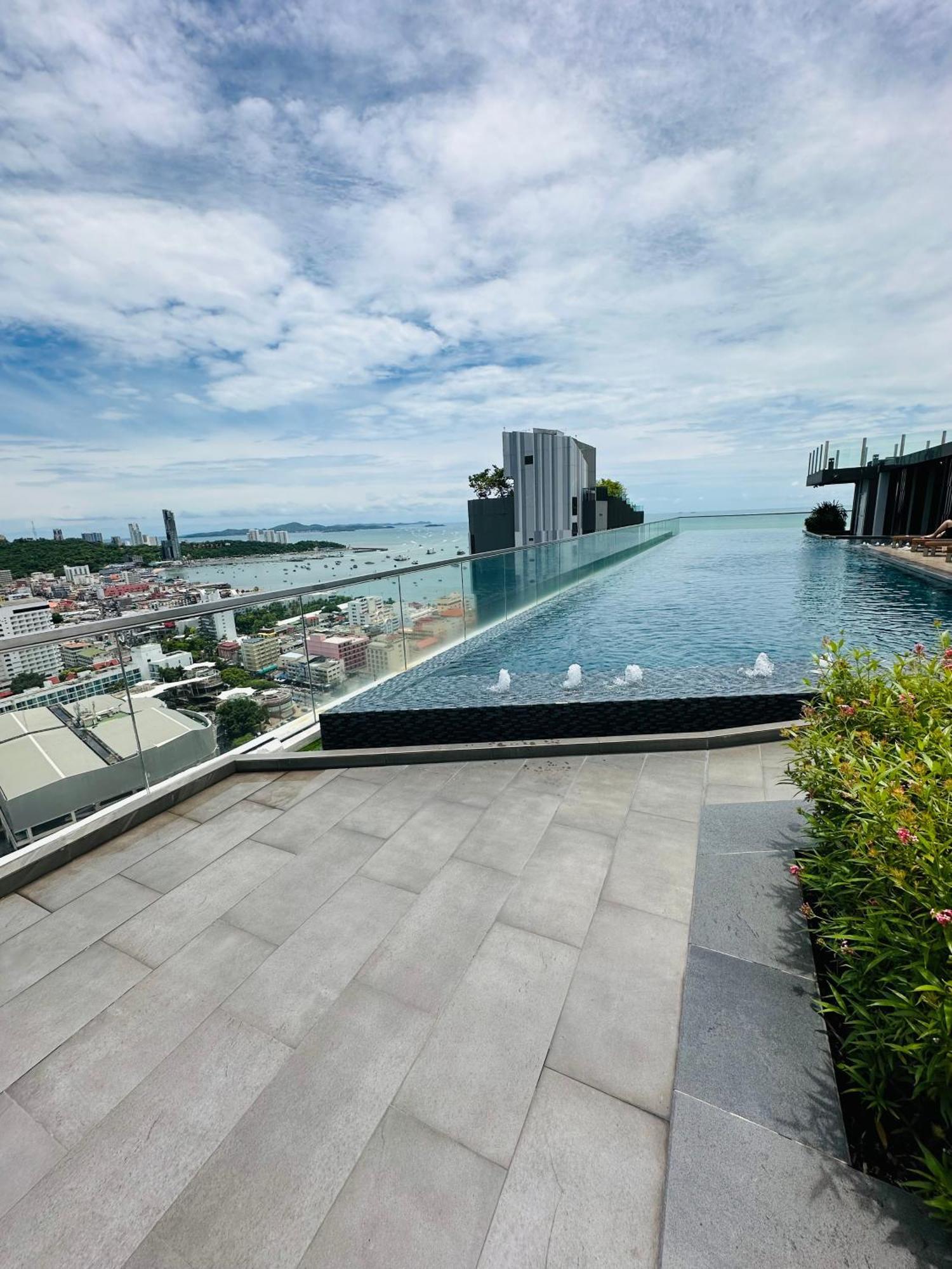 The Base Apartments At Central Pattaya Exterior photo